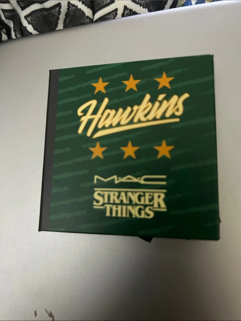 MAC Cosmetics Stranger Things Hawkins Compact – Green & Gold